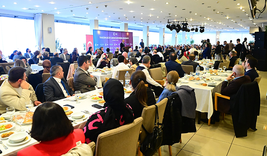 Bakan Karaismailoğlu Trabzon'da sağlık personelleriyle bir araya geldi