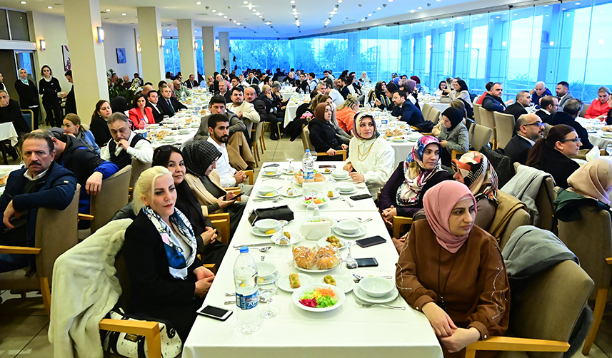 Bakan Karaismailoğlu Trabzon'da sağlık personelleriyle bir araya geldi