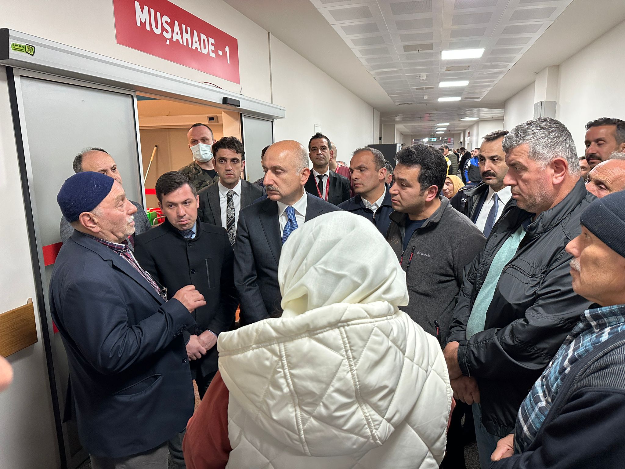 Bakan Karaismailoğlu'ndan yaralılara geçmiş olsun ziyareti