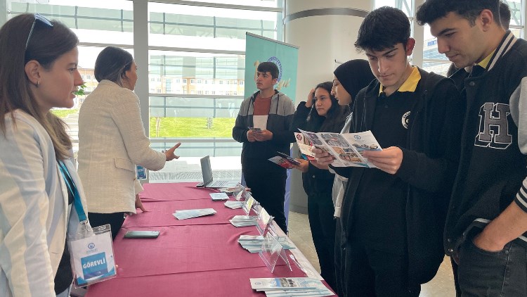 Bayburt Üniversitesi aday öğrencilerle Erzincan'da buluştu