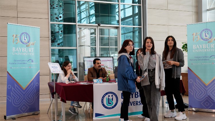Bayburt Üniversitesi aday öğrencilerle Erzincan'da buluştu
