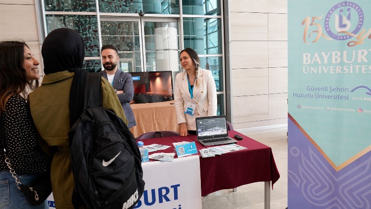 Bayburt Üniversitesi aday öğrencilerle Erzincan'da buluştu