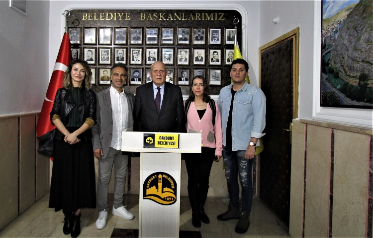 Bayburt'ta ‘Borç’ film ekibinden Başkan Pekmezci’ye ziyaret