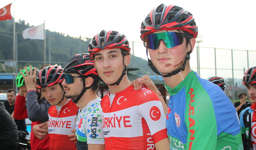 Rize’de bisiklet turu renkli görüntülere sahne oldu