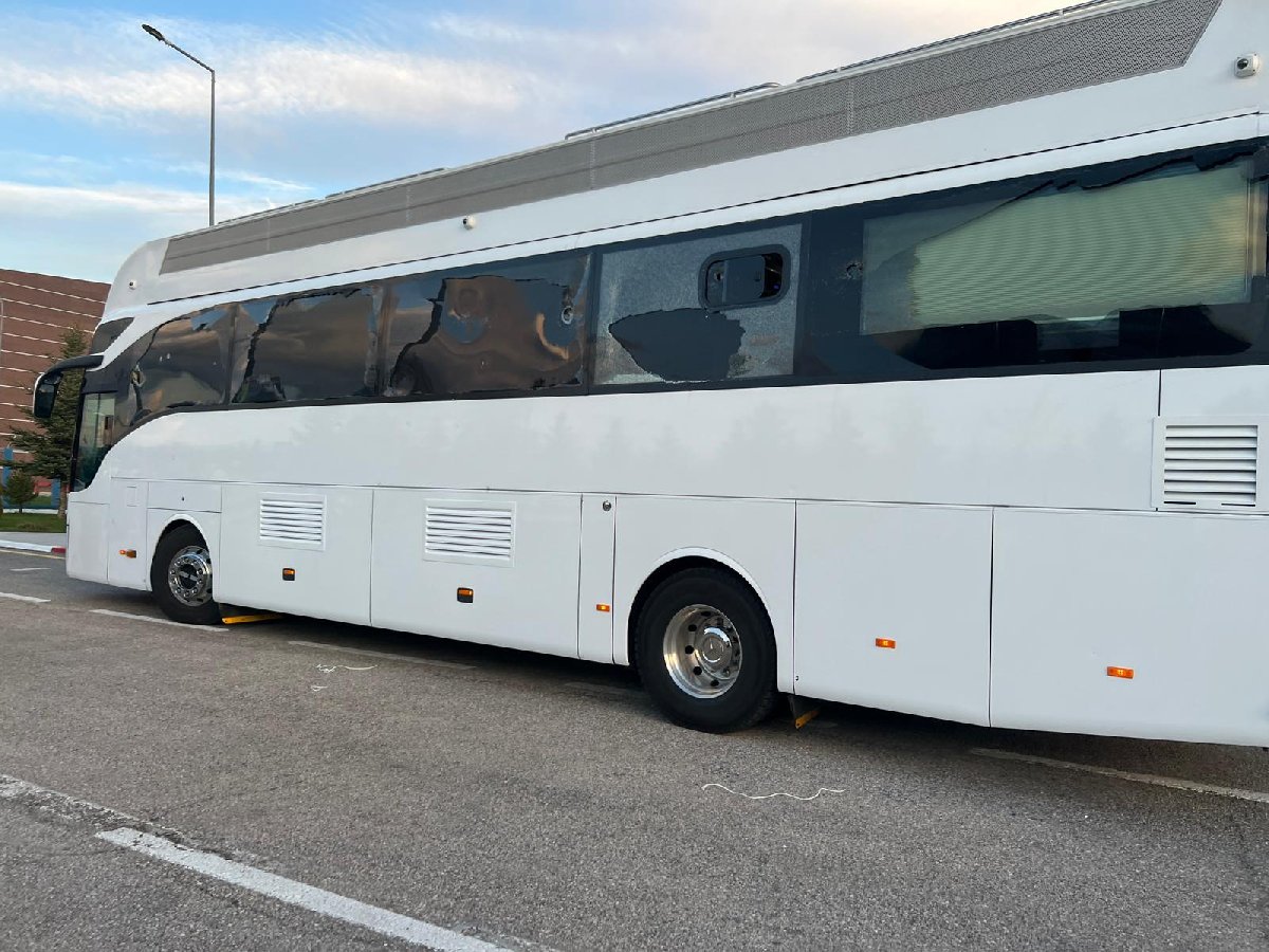 Ekrem İmamoğlu'na Erzurum’da taşlı saldırı