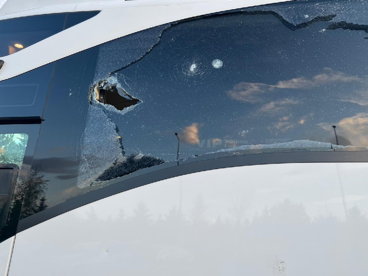 Ekrem İmamoğlu'na Erzurum’da taşlı saldırı