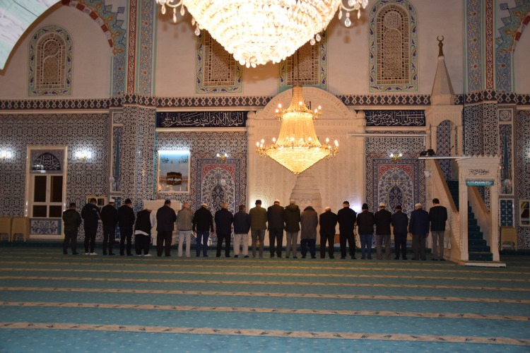 Giresun'da gençler sabah namazında buluştu