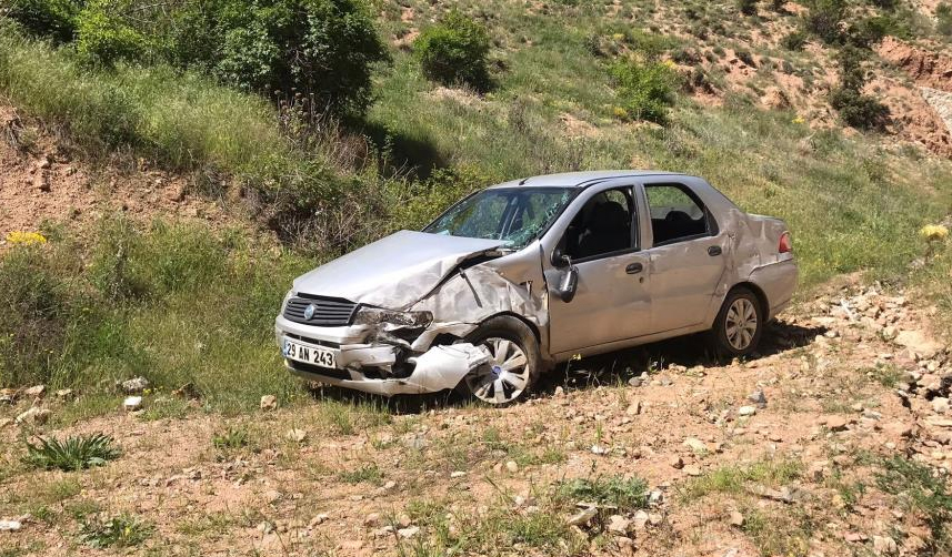 gümüşhanede otomobil virajı alamadı 1