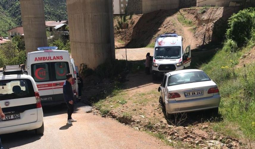 gümüşhanede otomobil virajı alamadı 2