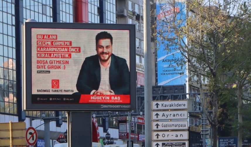 HÜSEYİN BAŞTAN GÜLÜMSETEN BİLLBOARD