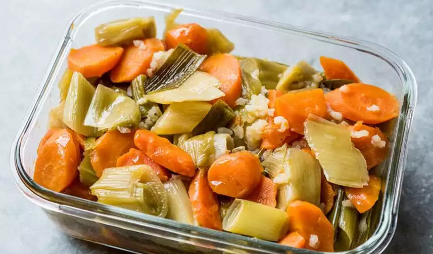 Zeytinyağlı pırasa yemeği nasıl yapılır?