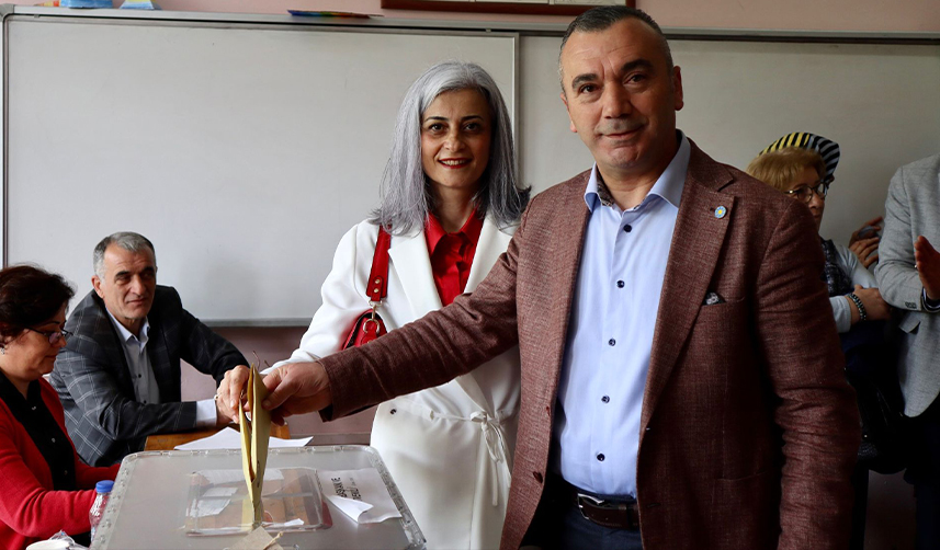 İYİ Parti Trabzon Milletvekili adayı Yavuz Aydın oyunu kullandı