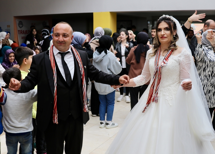 Malatyalı depremzede çiftin düğünleri Trabzon'da yapıldı