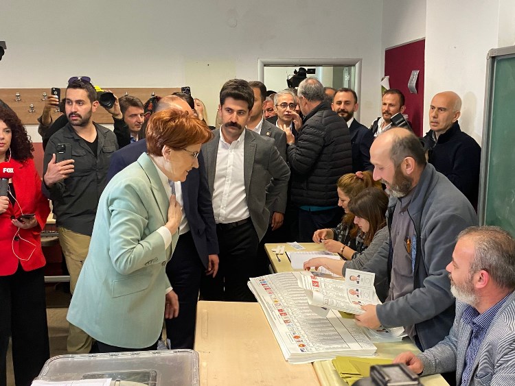 Meral Akşener oyunu kullandı! "Milletin vereceği karar başımızın üstündedir"