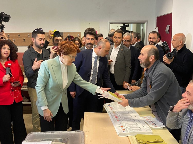 Meral Akşener oyunu kullandı! "Milletin vereceği karar başımızın üstündedir"