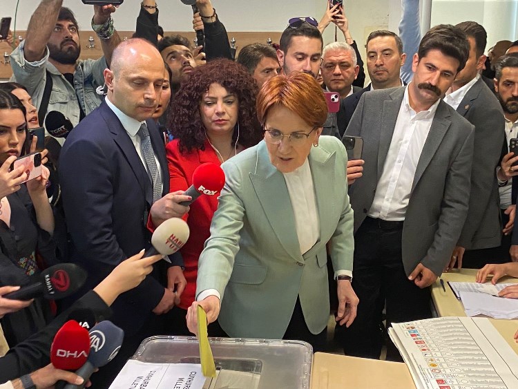 Meral Akşener oyunu kullandı! "Milletin vereceği karar başımızın üstündedir"