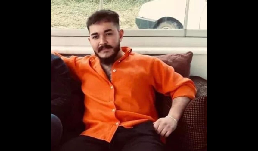 otomobil ağaca çarptı3