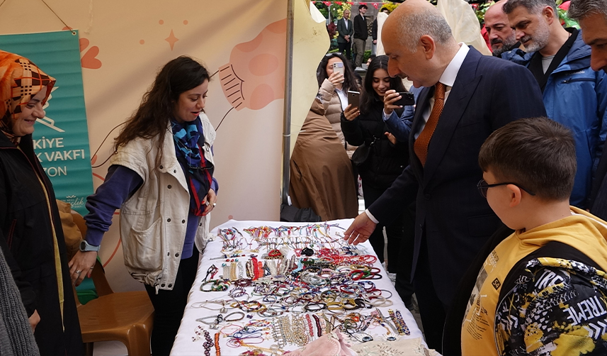 Trabzon'da depremzedeler için hayır panayırı 