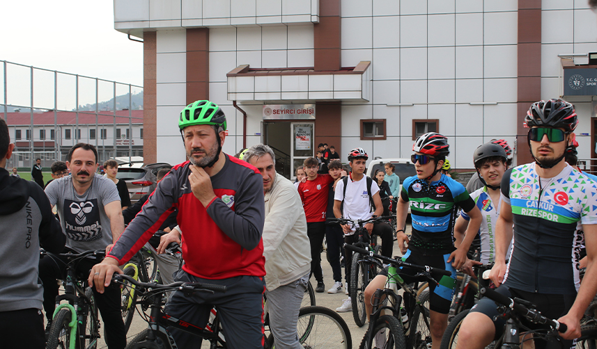 Rize’de bisiklet turu renkli görüntülere sahne oldu