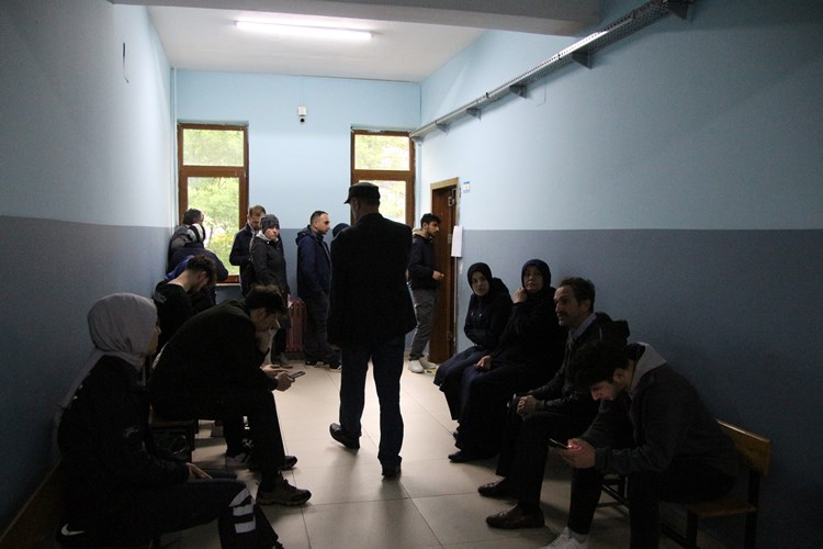 Rize'de Cumhurbaşkanı Erdoğan'ın hemşehrileri oylarını kullanıyor