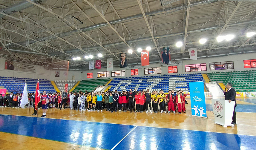 Rize'de küçükler Hentbol yarı finali sona erdi