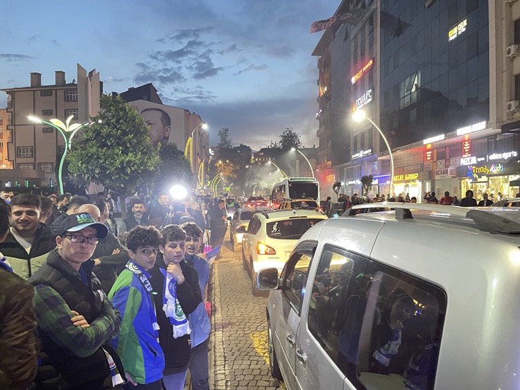 Çaykur Rizespor taraftarları kutlama yaptı!