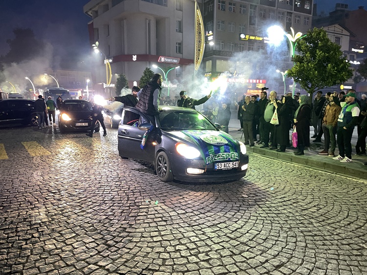 Çaykur Rizespor taraftarları kutlama yaptı!