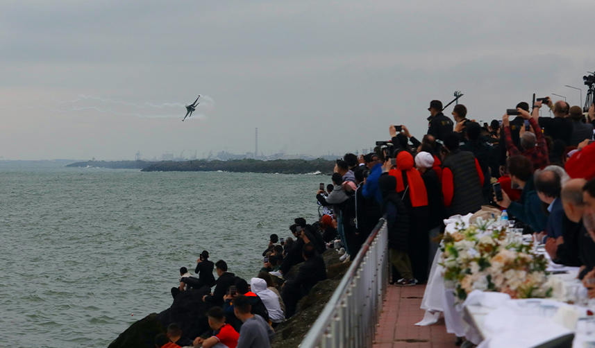 Türk Yıldızları Samsun semalarında gösteri uçuşu yaptı