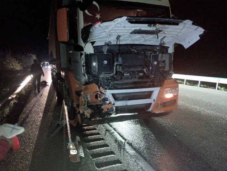 Trabzon plakalı araç Çorum'da kaza yaptı! 4 yaralı