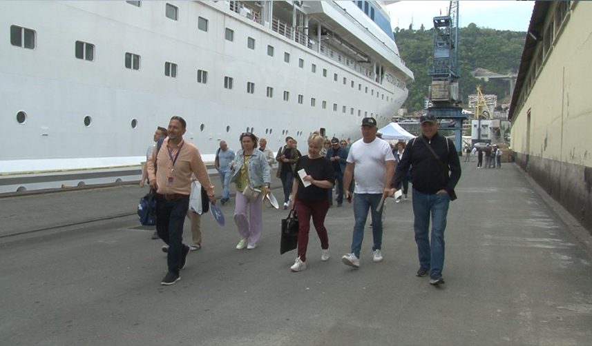 Trabzon'a sezonun ilk kruvaziyer gemisi geldi