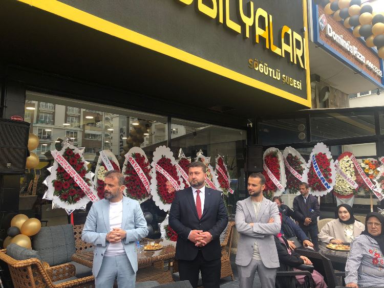 Trabzon’da Dörtgen Ofis Mobilyaları yeni şubesini açtı