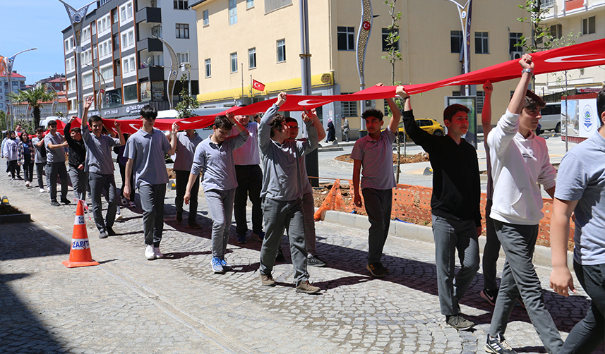 Trabzon'da gençlik yürüyüşü gerçekleştirildi