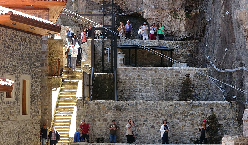 Trabzon'da Sümela Manastırı'na ziyaretçi akını
