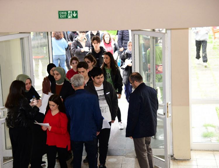 Trabzon'da YSK son prova! 14 bin 898 öğrenci katıldı