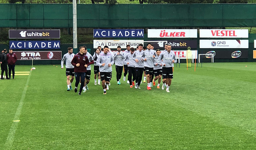 Trabzonspor'da Bjelica'dan Fenerbahçe maçı öncesi iki oyuncuya özel tebrik