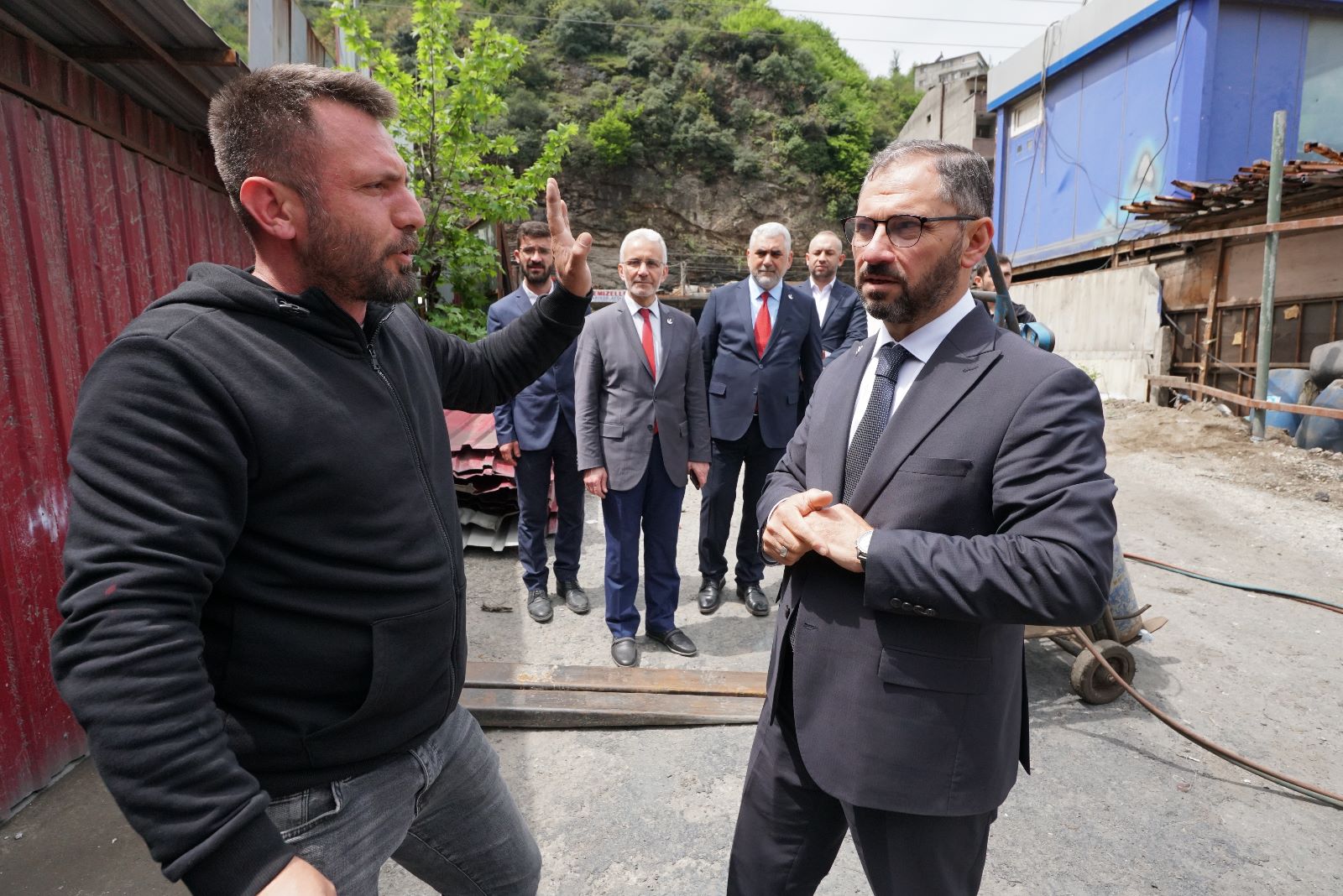 Yeniden Refah Partisi Trabzon milletvekili adayı Süleyman Pulat sanayi esnaflarını ziyaret etti