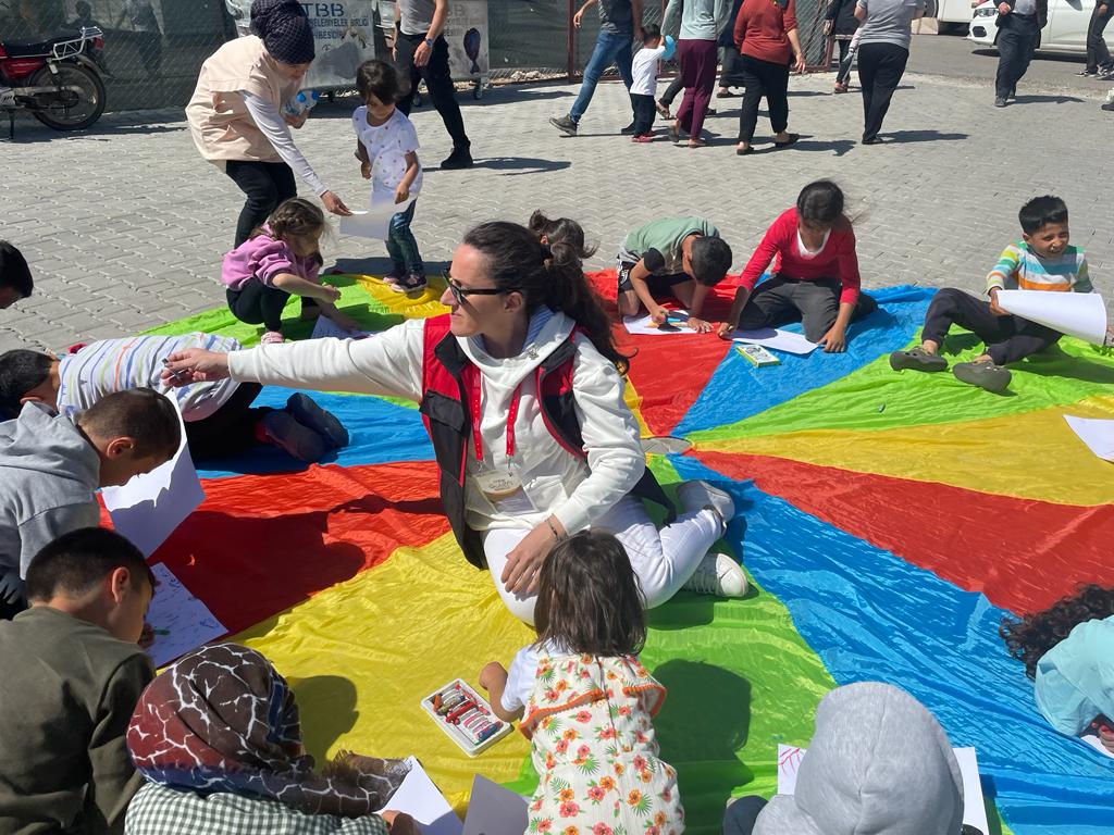 Trabzon'dan deprem bölgesi için anlamlı proje! Bilimle güldürdüler