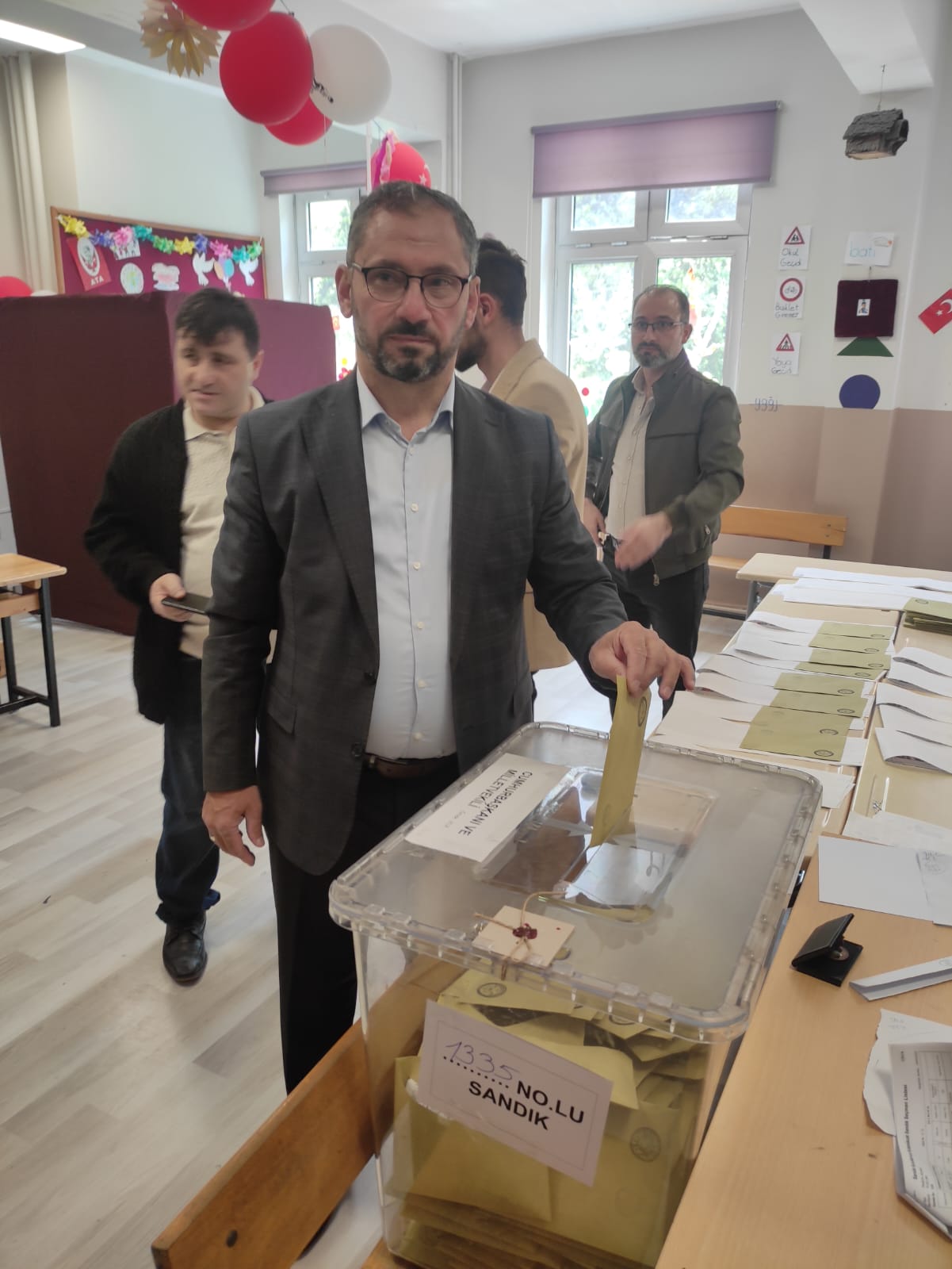 Yeniden Refah Partisi Trabzon Milletvekili adayı Süleyman Pulat oyunu kullandı