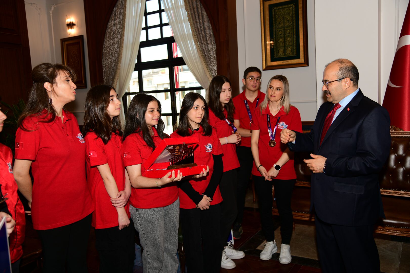 Teknofest’in yıldızları Vali Ustaoğlu’nu ziyaret etti