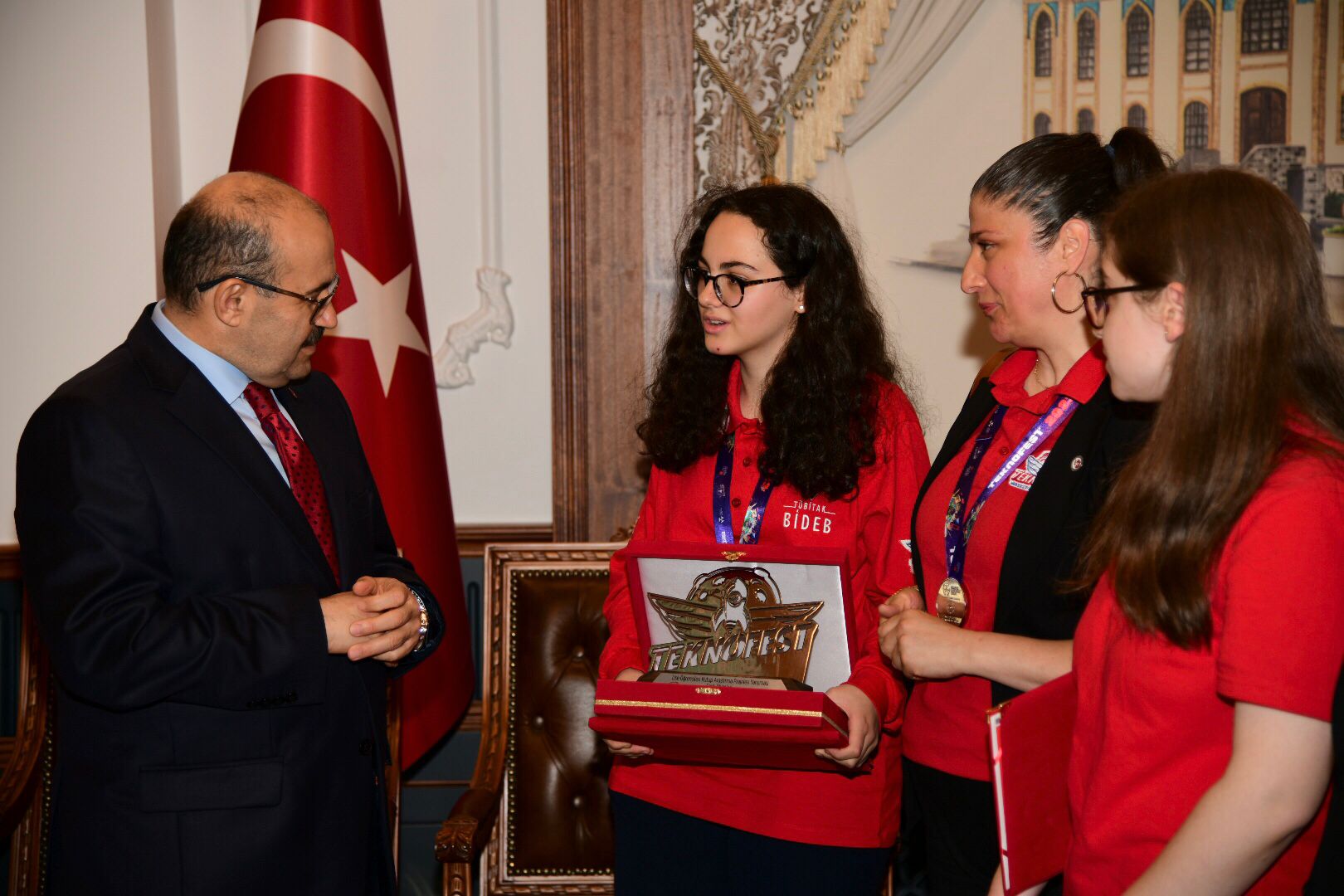 Teknofest’in yıldızları Vali Ustaoğlu’nu ziyaret etti