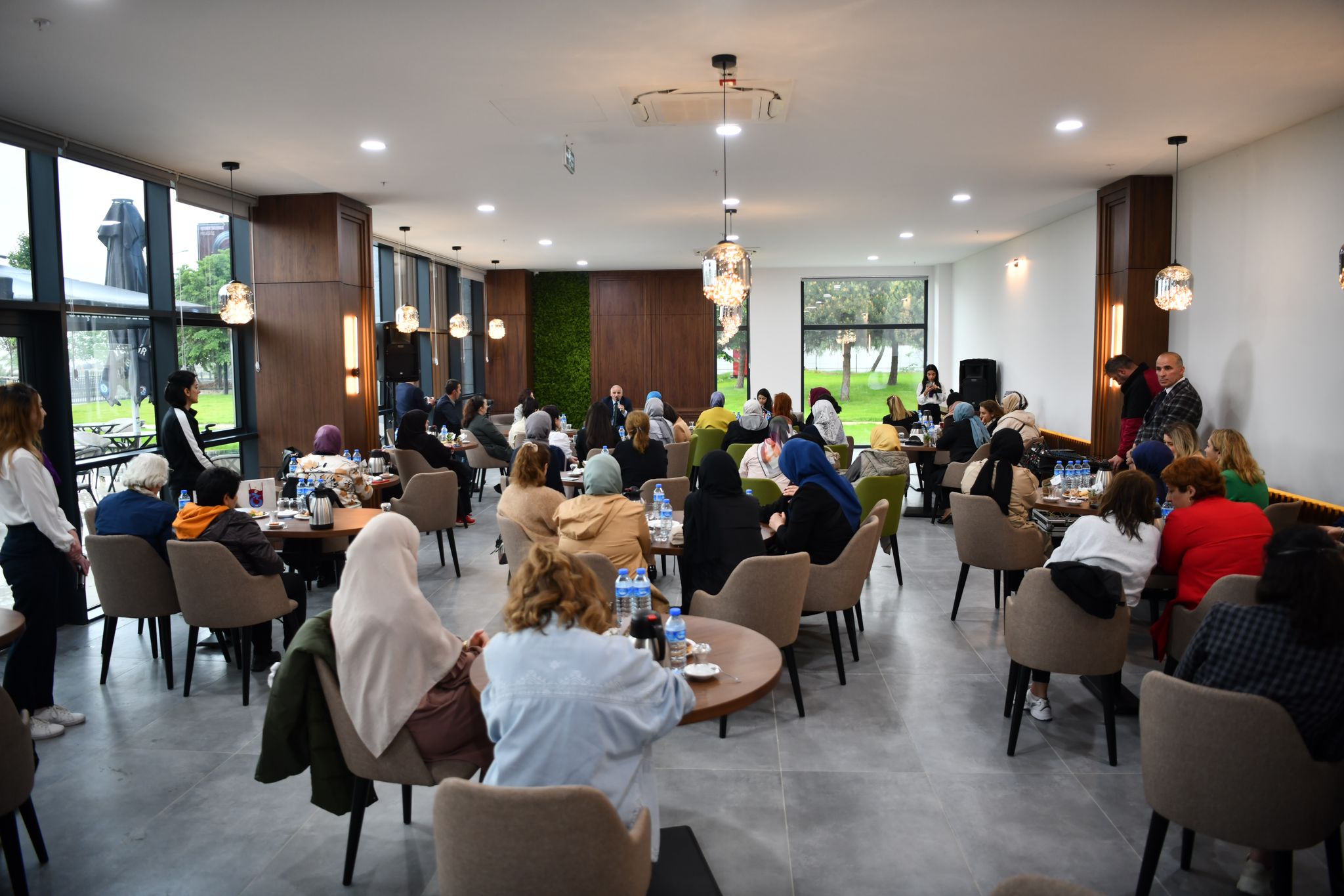 Başkan Zorluoğlu Trabzonlu kadınlarla bir araya geldi