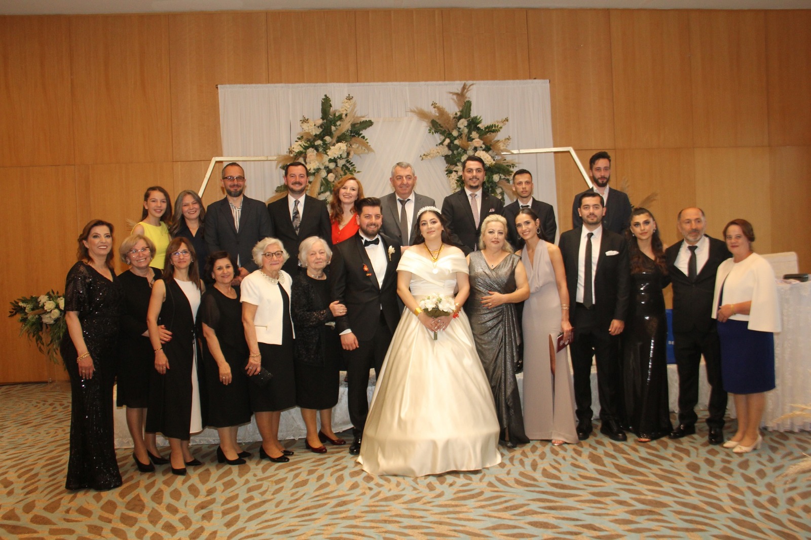 Trabzon’da muhteşem nikah töreni! Osman ve Aleyna’ya ömür boyu mutluluklar