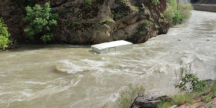 Artvin'de Çoruh Nehri'ne uçan kamyon şoföründen 10 gündür haber yok