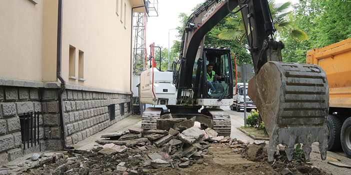 Akçaabat'ta Atatürk Bulvarı yenileniyor