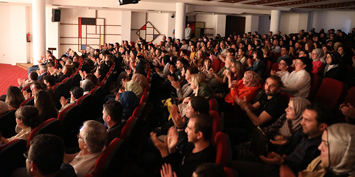 Akçaabat'ta tiyatro rüzgarı esti