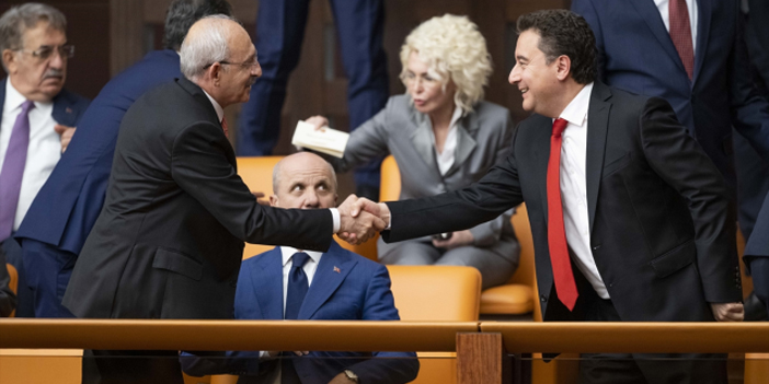 Milletvekili koltuğunu kaybeden Kılıçdaroğlu açılışı locadan izledi