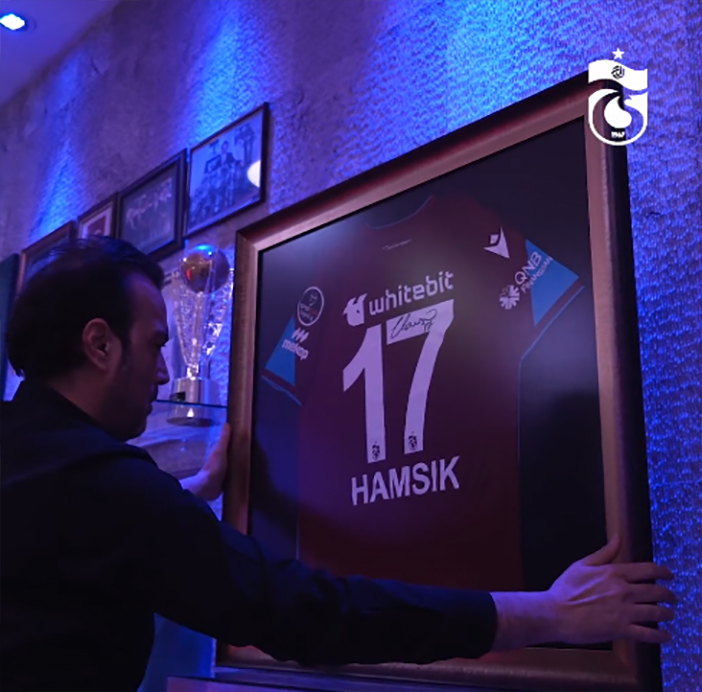 marek-hamsikin-imzali-formasi-trabzonspor-muzesinde.jpg