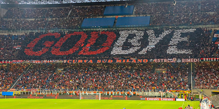 Zlatan İbrahimovic futbolu bıraktı! 'Godbye'