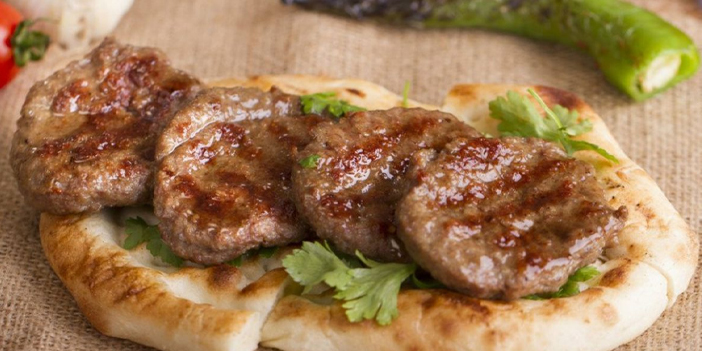 Akçaabat köftesi nasıl yapılır? Adım adım Akçaabat köftesi tarifi!