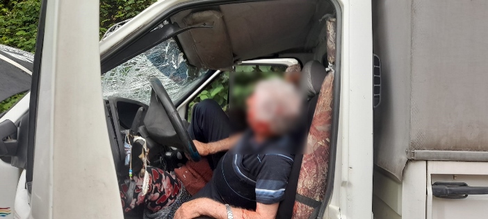 Trabzon'da kaza! Köy yolundan karayoluna düştü: 3 yaralı